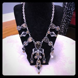 Gorgeous statement necklace, worn only once!